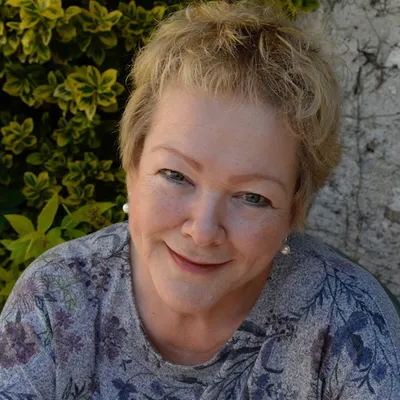 Photograph of Rebecca Tee