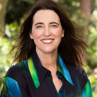 Photograph of Julie Kelling