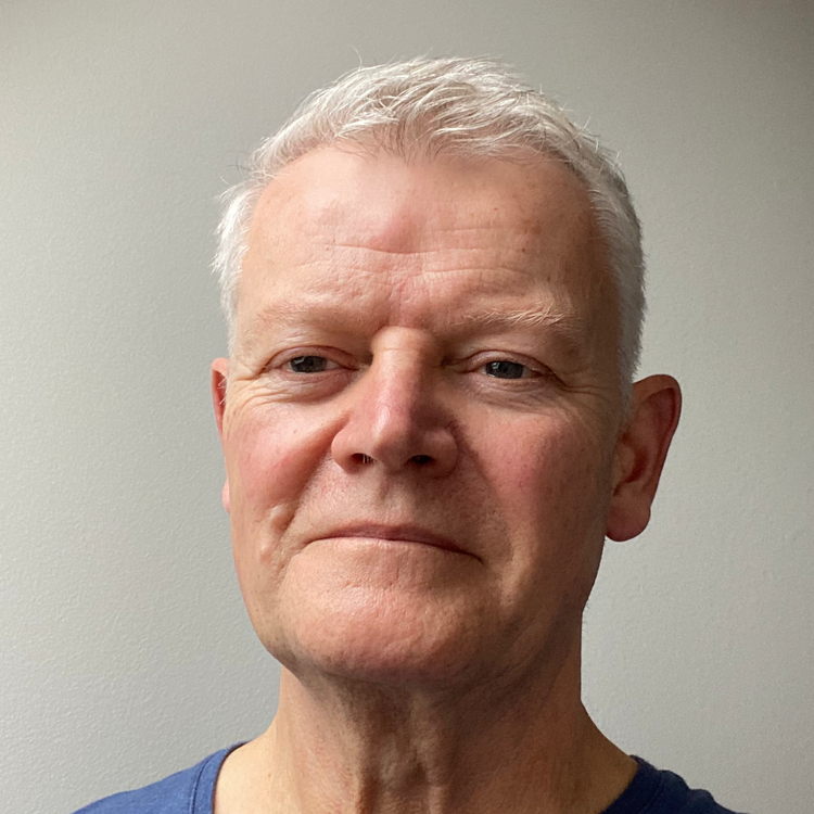 Photograph of Simon Dinwiddy