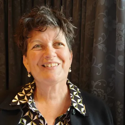 Photograph of Gillian Perry